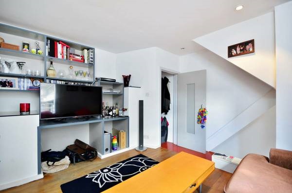 Main view of property ES98435